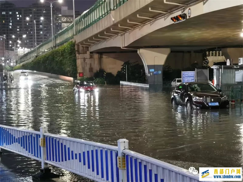 今晚南宁市区暴雨来袭电闪雷鸣，未来一周，这些地方还将有强降雨(图1)