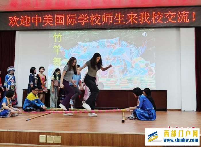 唱山歌跳竹竿舞 美国学生桂林体验壮族民俗文化(图2)