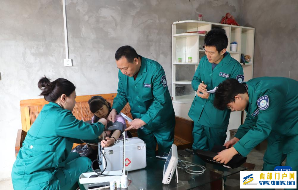村里有了“行走的医院”——重庆巫山县创新机制守护群众健康“最后一公里”(图1)