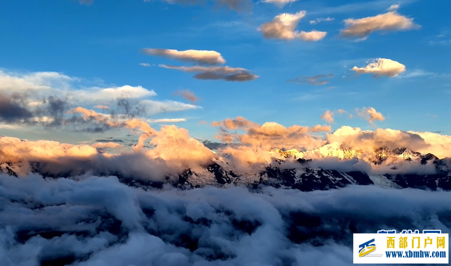 向云端，赏“日照金山”别样美景(图2)