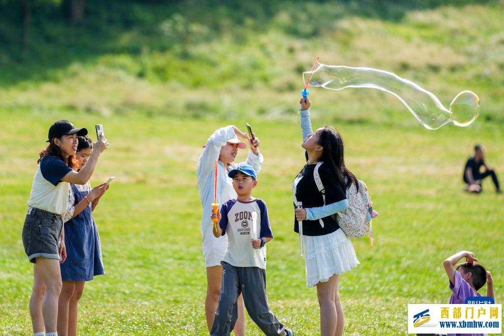 重庆武隆：避暑休闲游升温(图1)