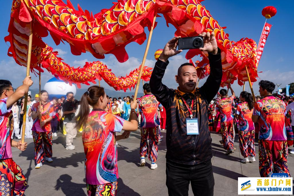 龙舞春城 情谊相连——马来西亚舞龙队的中国之旅(图3)