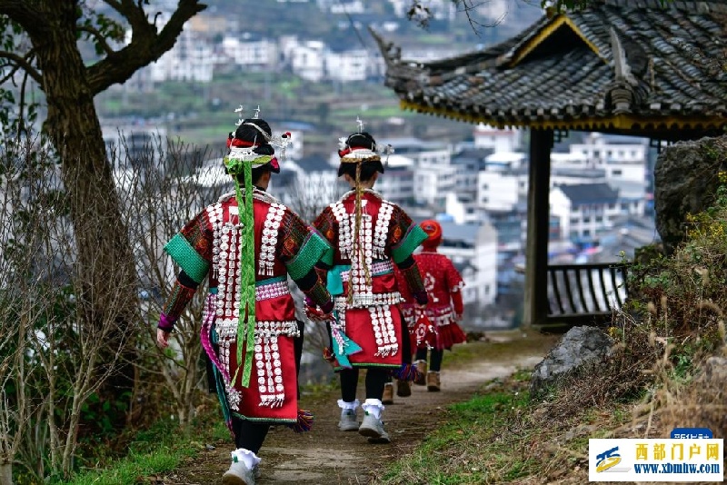 两对苗族双胞胎姐妹共赴“甘囊香”(图6)