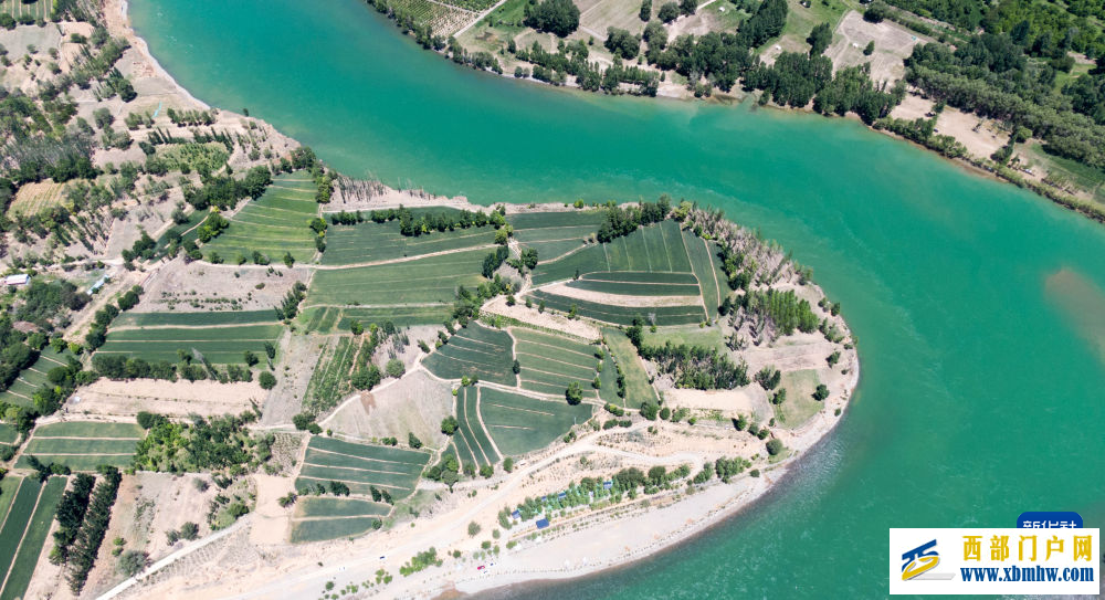 青海尖扎：夏日黄河清(图1)