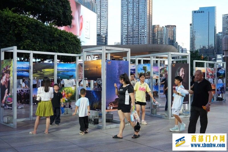 “瓜香溢山城·渝哈一家亲”活动在重庆市江北区隆重举行(图2) “瓜香溢山城·渝哈一家亲”活动在重庆市江北区隆重举行(图2)