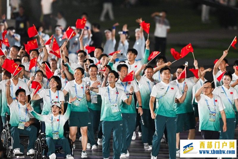 李宁发布2025世运会中国体育代表团领奖装备,以绿色科技演绎中国力量(图1) b9fbc774d5196ccc1f74ee2b11ac7d7b_20250808110402300450087.jpeg