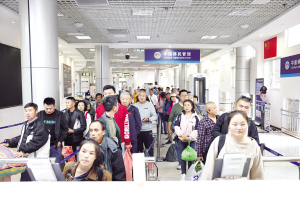 今年磨憨口岸出入境人员突破200万人次(图1) 今年磨憨口岸出入境人员突破200万人次(图1)