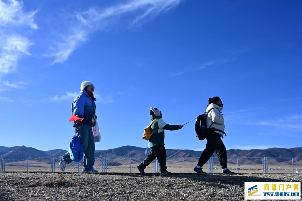 全民健身——徒步青海湖畔(图6) 全民健身——徒步青海湖畔(图6)