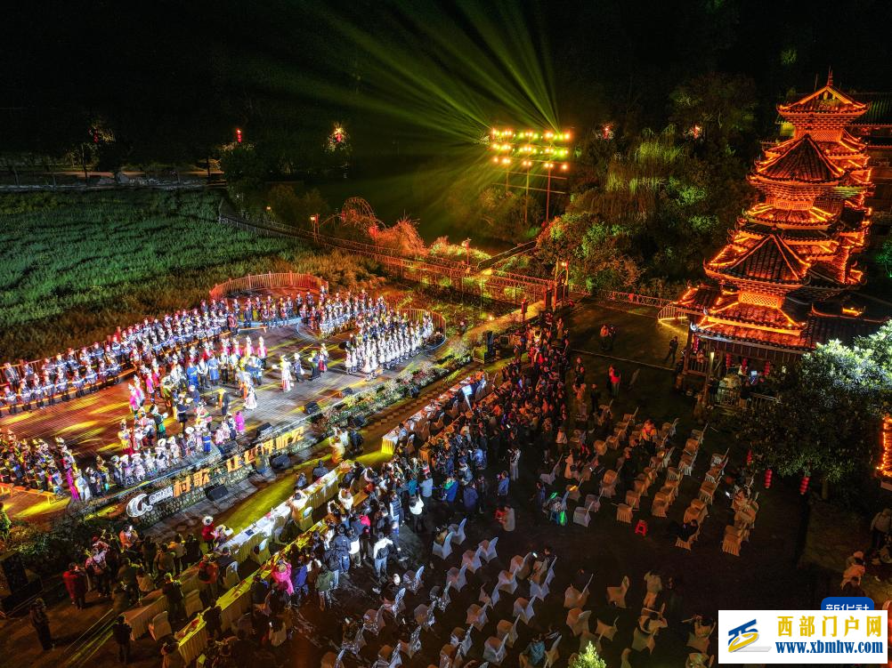 侗族大歌与阿卡贝拉和鸣 唱响中美民心相通乐章(图1) 侗族大歌与阿卡贝拉和鸣 唱响中美民心相通乐章(图1)